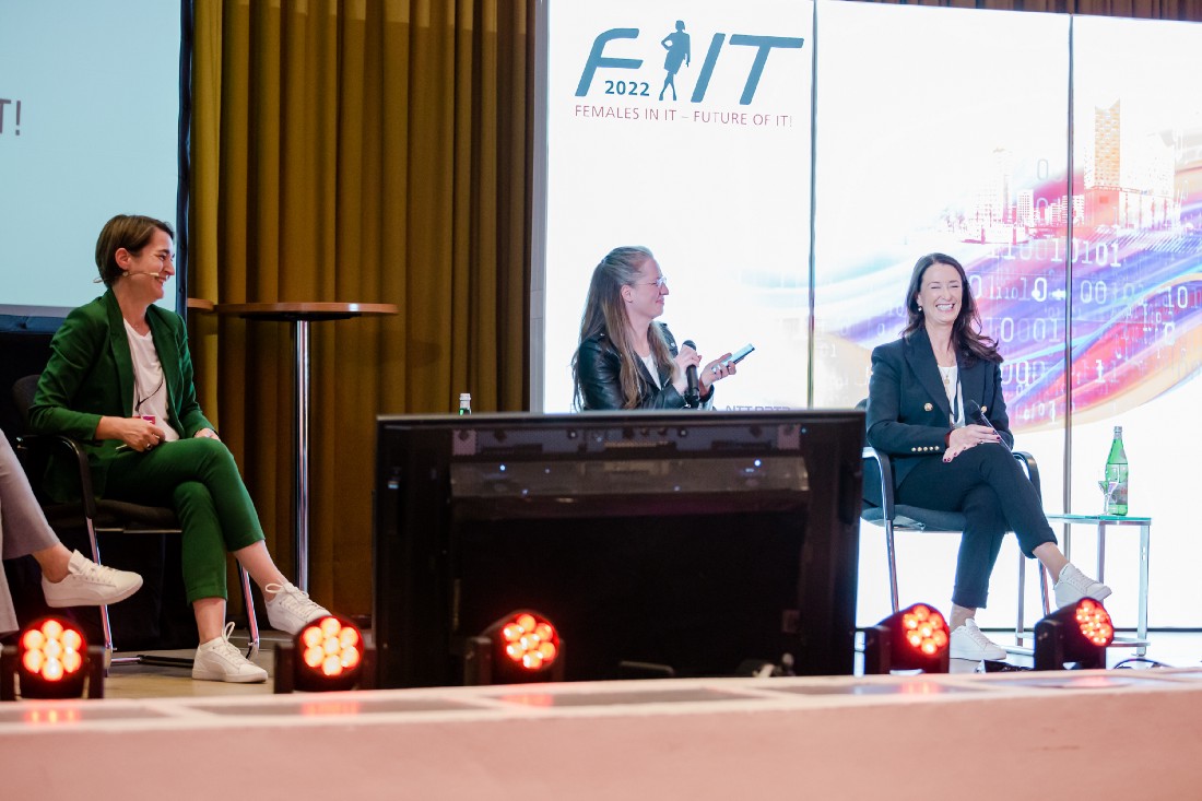 victoria-riess-women-leaders-speaking-as-panelists-about-ESG-and-digital-transformation
